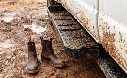 Pull on work boots